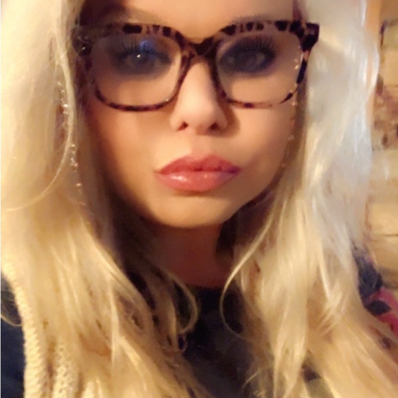 Meet your Posher, Lauren - Picture 1 of 1